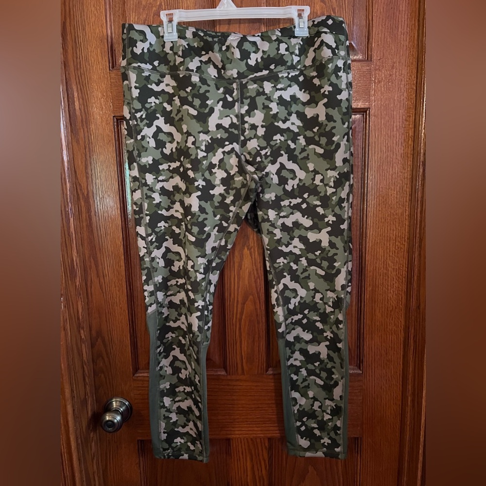 Danskin 2X Camo Print Leggings